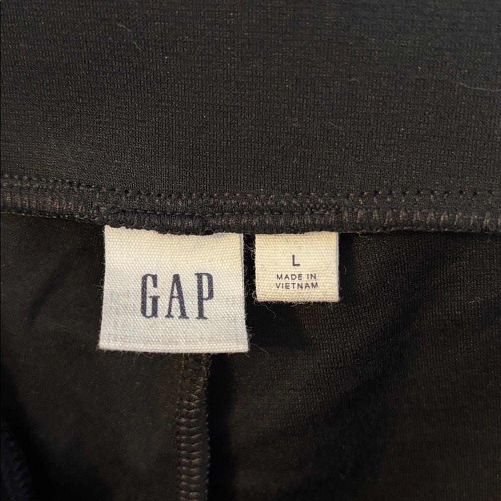 NWOT GAP Black Flare Women's Pants - Picture 2 of 9